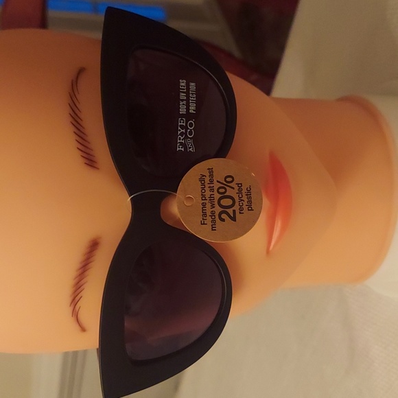 FRYE AND CO. Accessories - Frye & Co. Cat Eye Sunglasses Style: SR1122